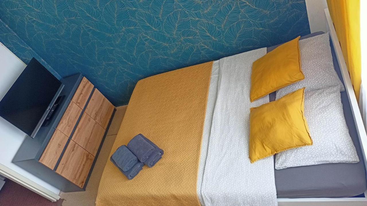 Kawalerka Czestochowa 17 Apartment Екстериор снимка