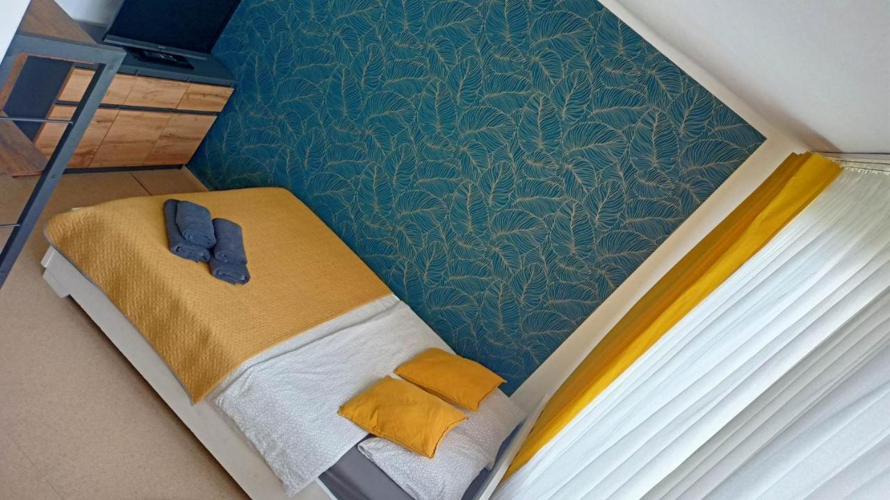 Kawalerka Czestochowa 17 Apartment Екстериор снимка